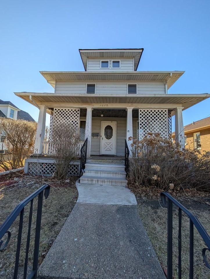 1612 35th St - Photo 2 of 12