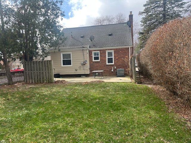 3102 N Altadena Ave - Photo 2 of 4