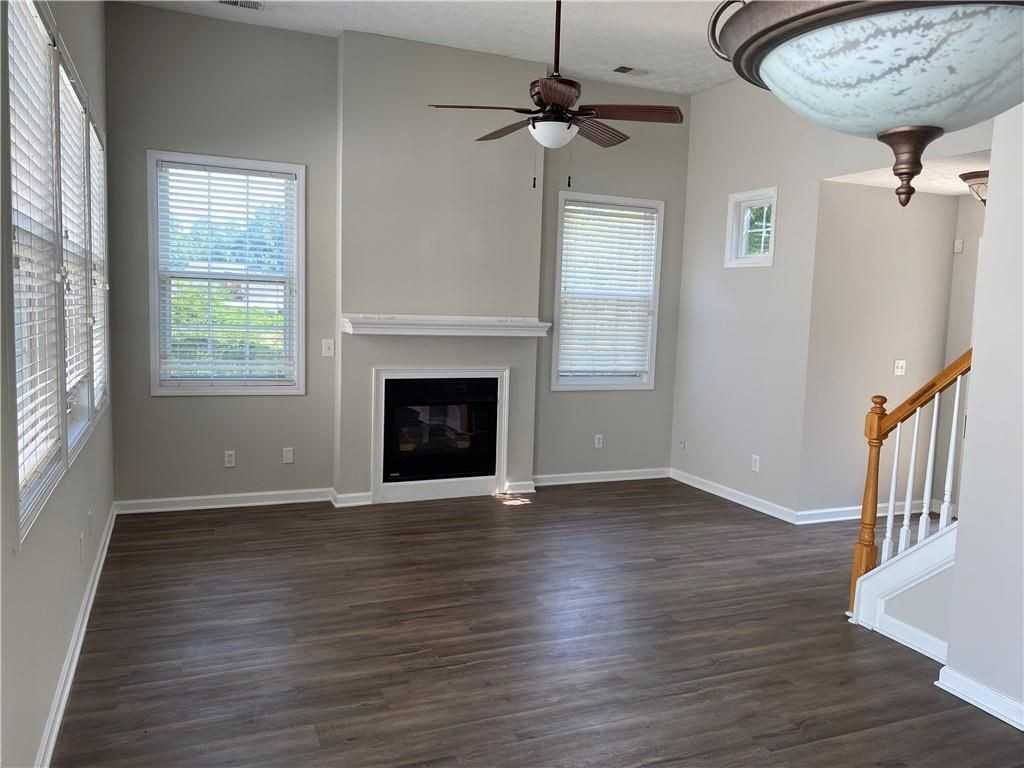 736 Bedford Ct - Photo 3 of 24