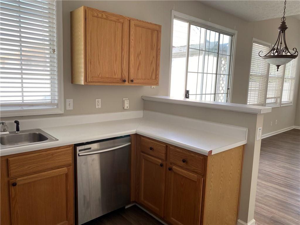 736 Bedford Ct - Photo 6 of 24