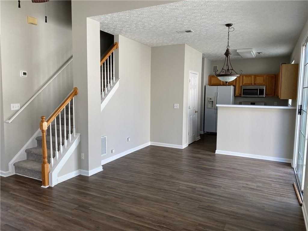 736 Bedford Ct - Photo 7 of 24