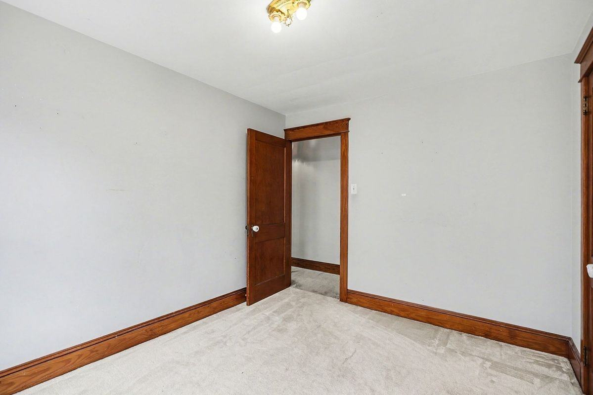 144 Seminary Ave - Photo 2 of 28