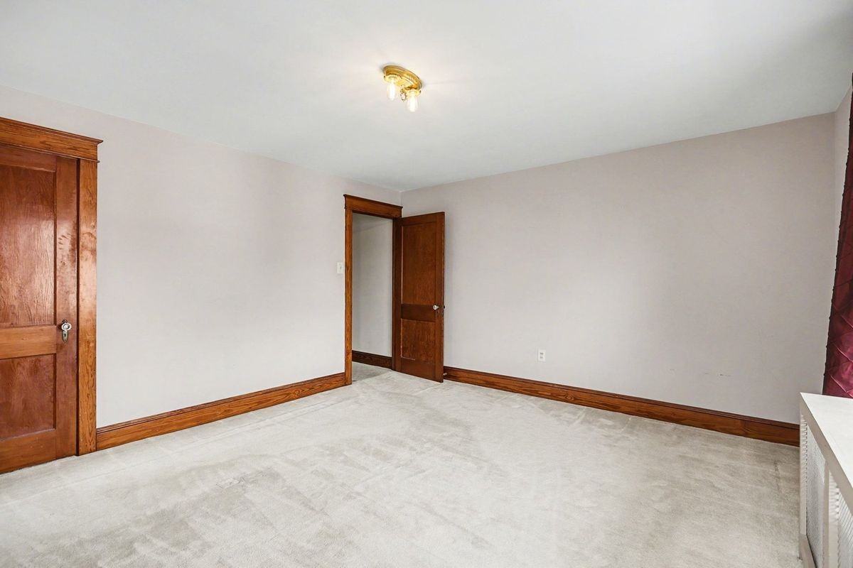 144 Seminary Ave - Photo 4 of 28