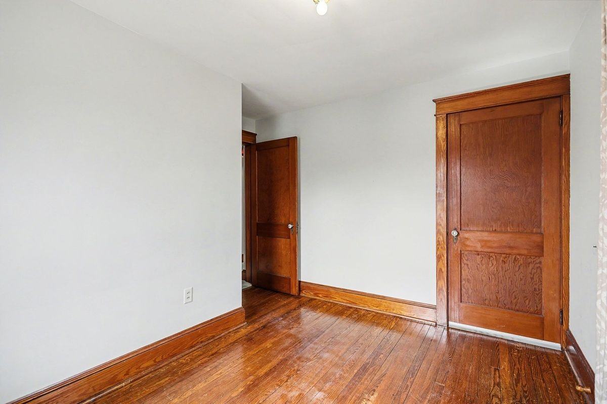 144 Seminary Ave - Photo 5 of 28