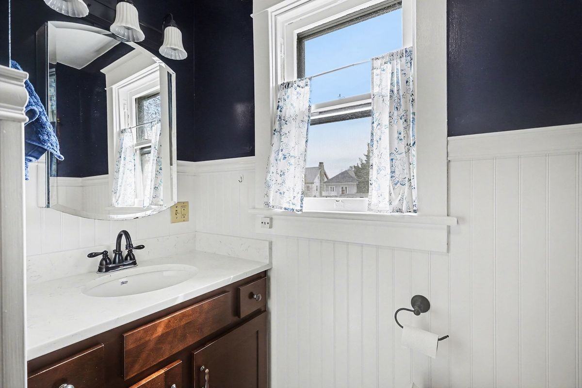 144 Seminary Ave - Photo 7 of 28