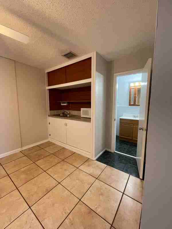 3451 Ne 13th Ave - Photo 2 of 14