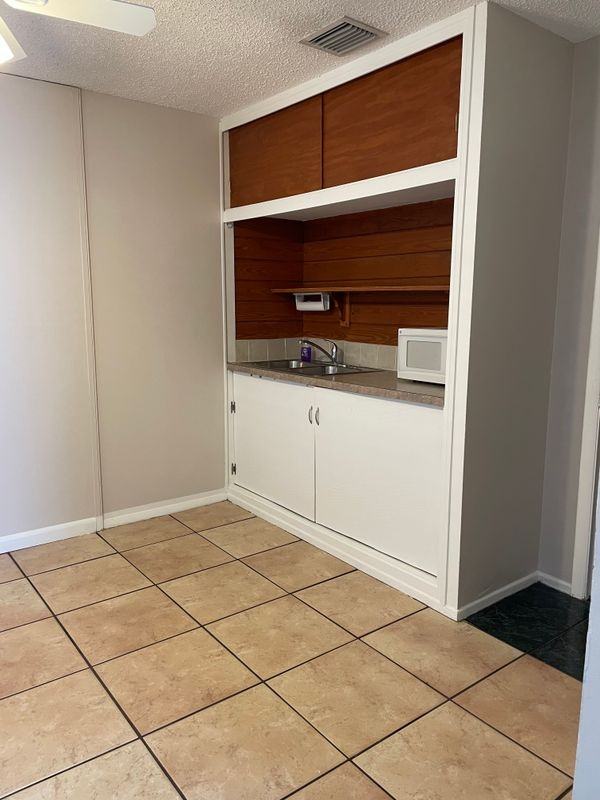 3451 Ne 13th Ave - Photo 4 of 14