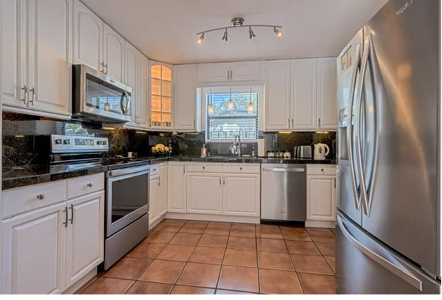 1311 Sw 56th Ave - Photo 3 of 20