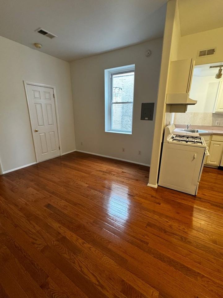 725 S 4th St #3R - Photo 3 of 21