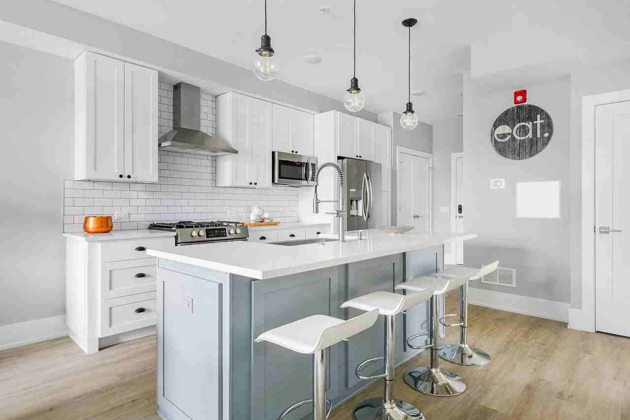 504 Lyman Avenue - Photo 3 of 16