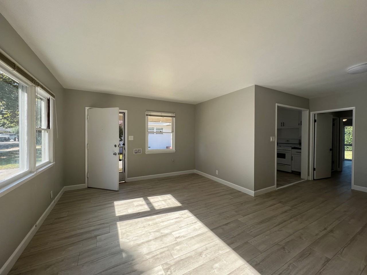 44 N Joanne Ave - Photo 4 of 10