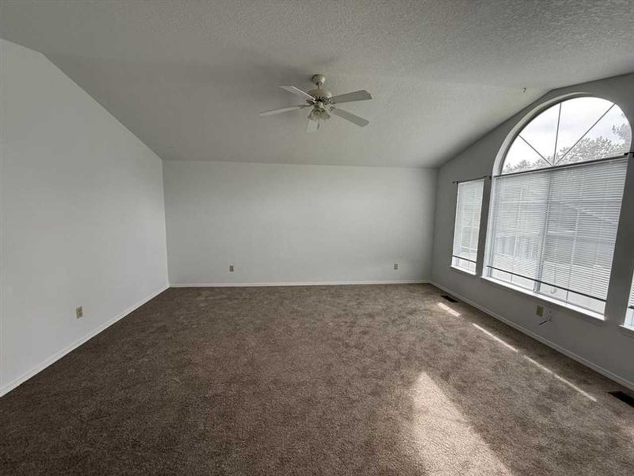 16055 Sw Theresa Ct - Photo 2 of 15