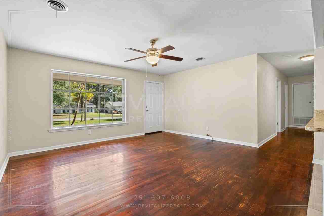 1121 Stevens Ln - Photo 3 of 24