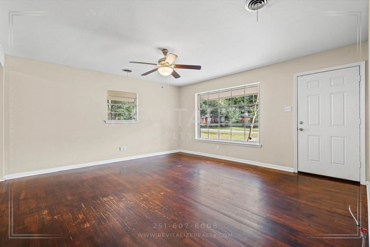 1121 Stevens Ln - Photo 4 of 24