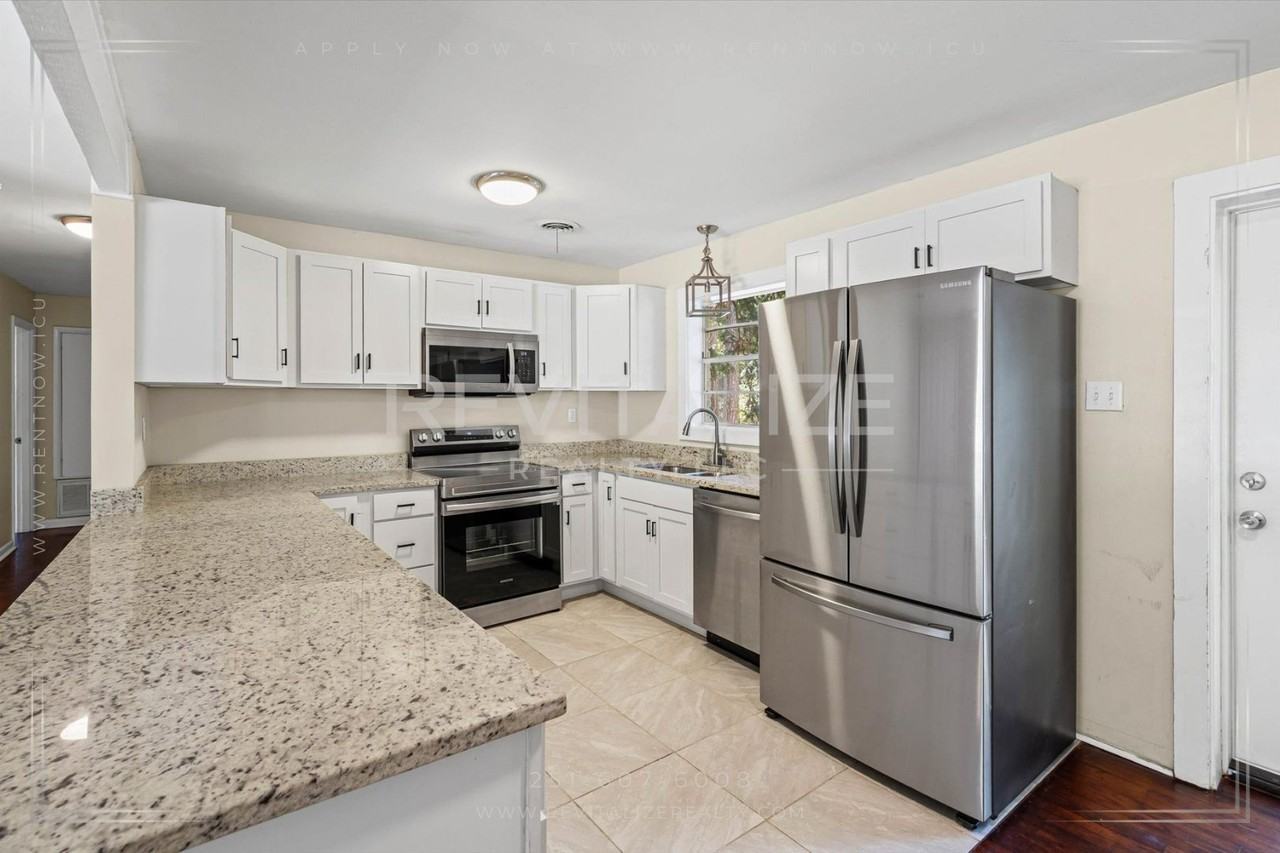 1121 Stevens Ln - Photo 7 of 24