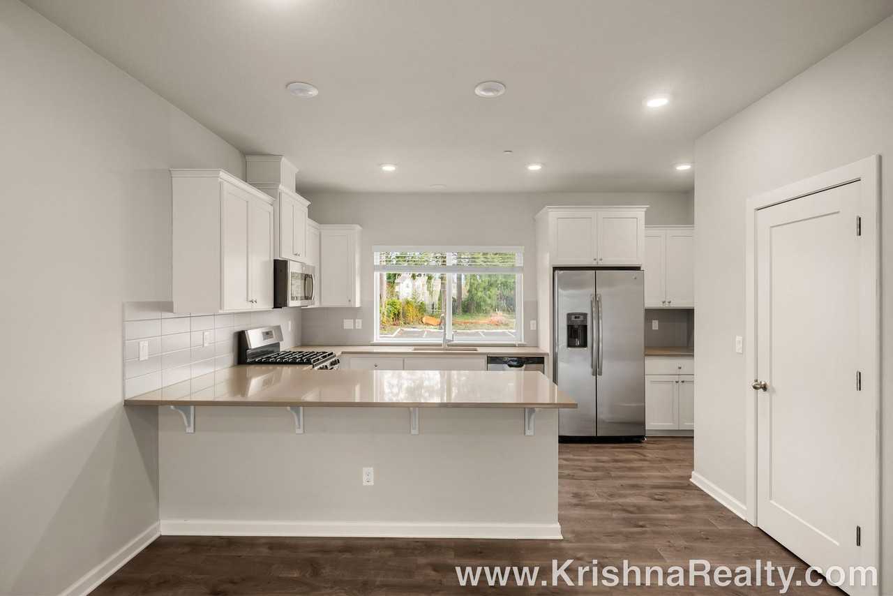 454 Ne Tork Pl - Photo 6 of 24