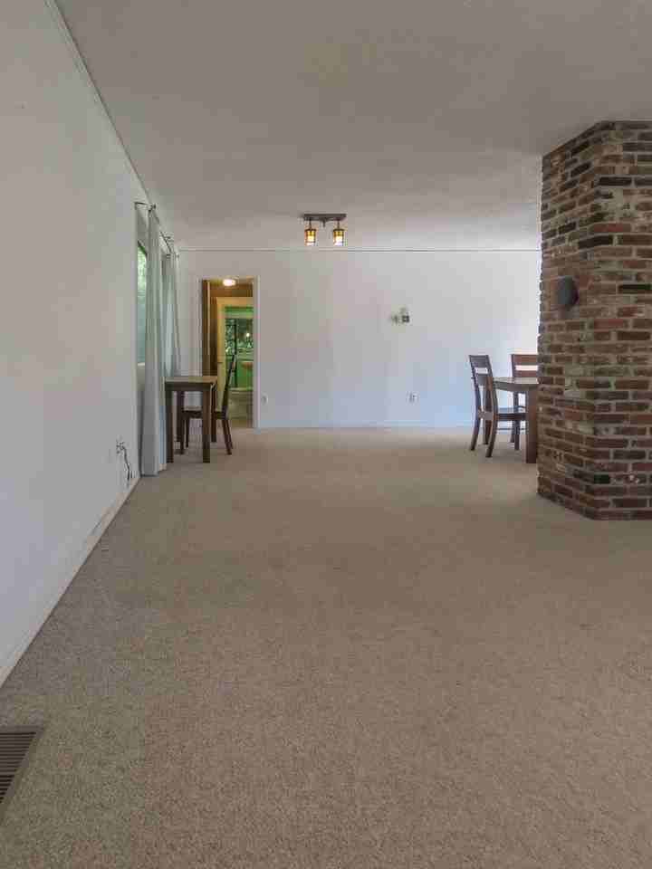 1415 Se Bidwell St - Photo 5 of 32