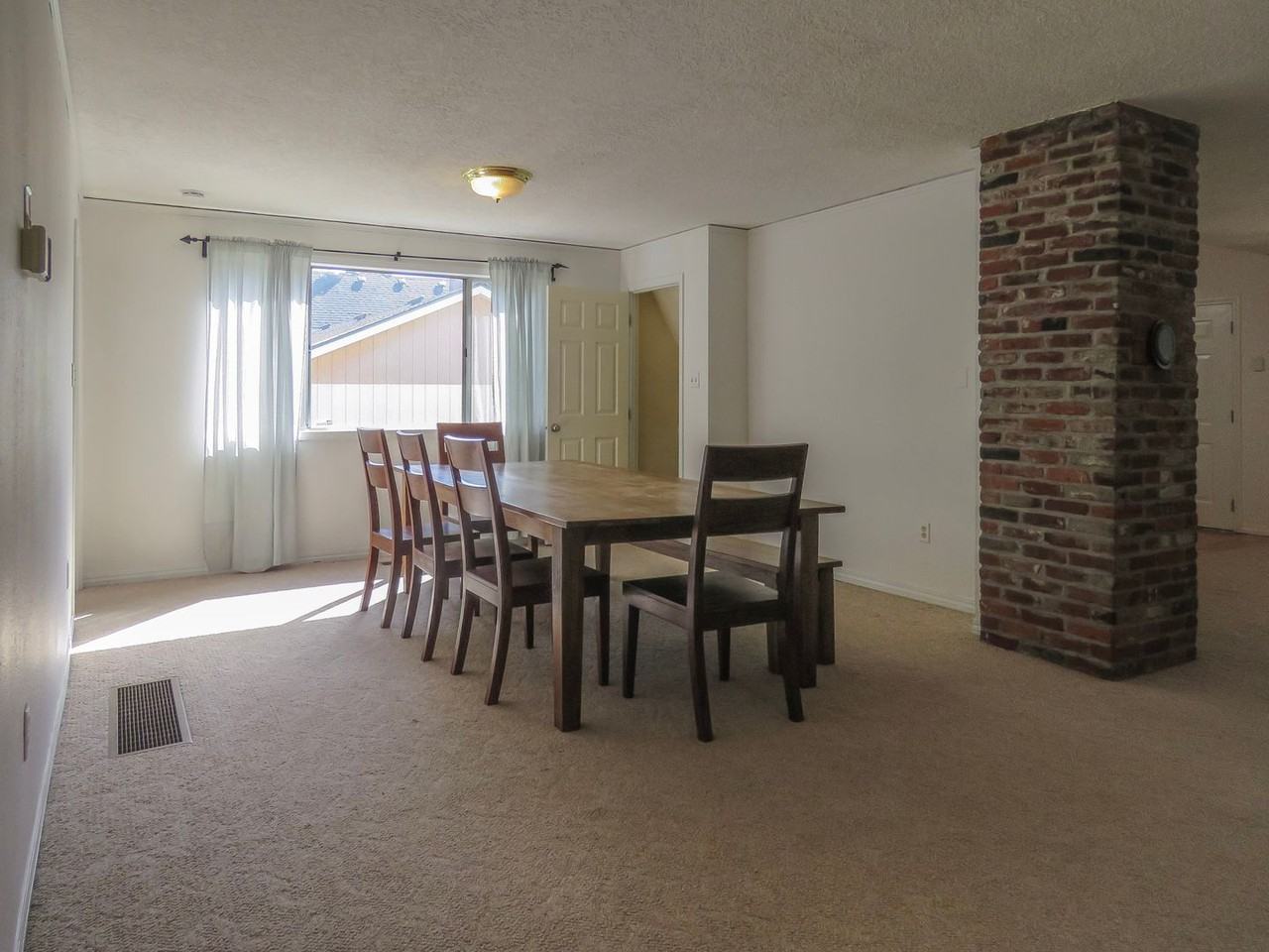 1415 Se Bidwell St - Photo 7 of 32