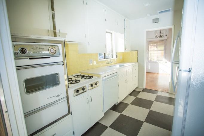 819 E Washington Ave - Photo 3 of 24