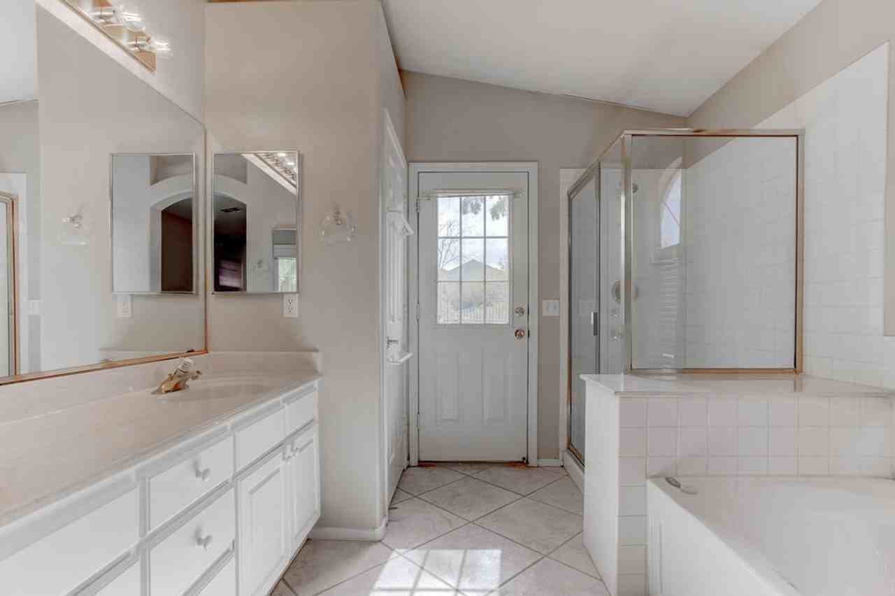 1460 Dragon Rock Dr - Photo 7 of 38