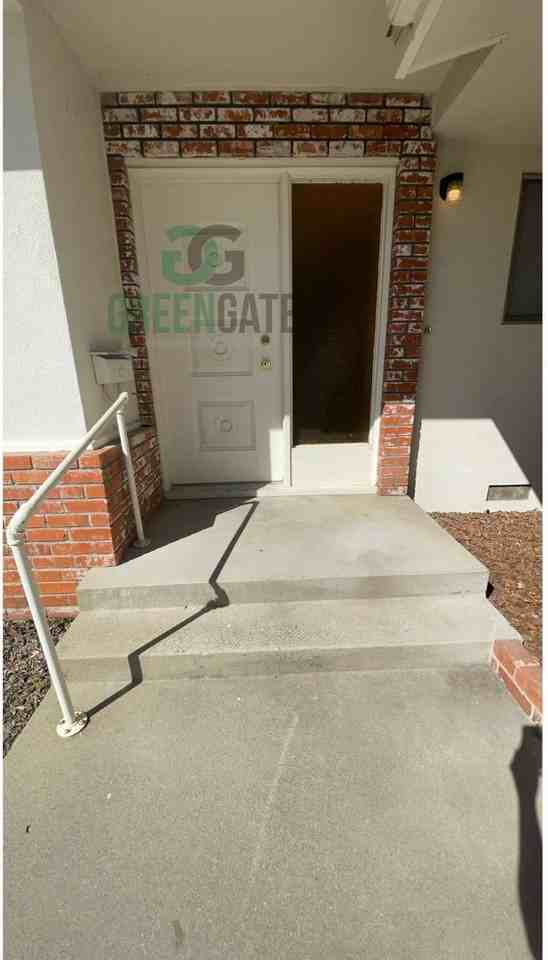 925 Charleston Ave - Photo 7 of 50