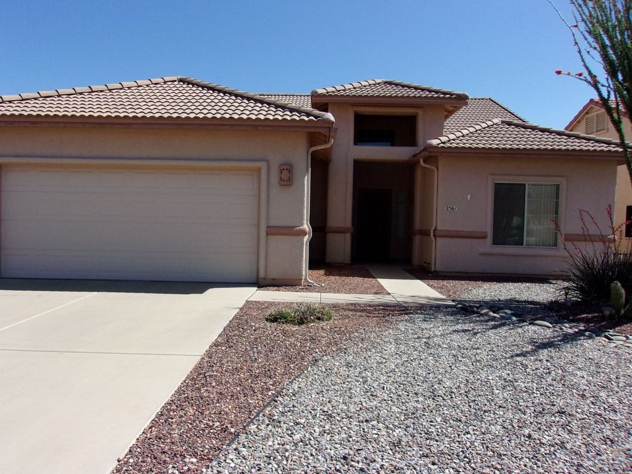 2561 Candlewood Dr - Photo 2 of 24