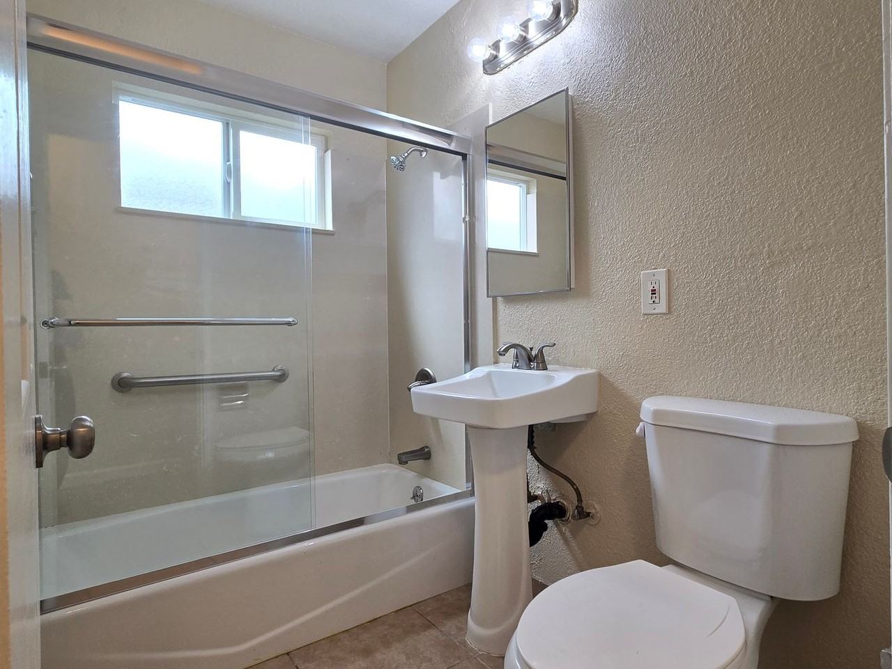 515 E William St #03 - Photo 5 of 7