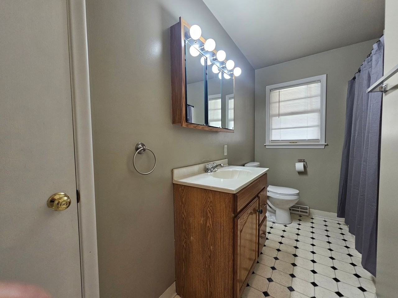 2058 Larry Dr Ne - Photo 5 of 16