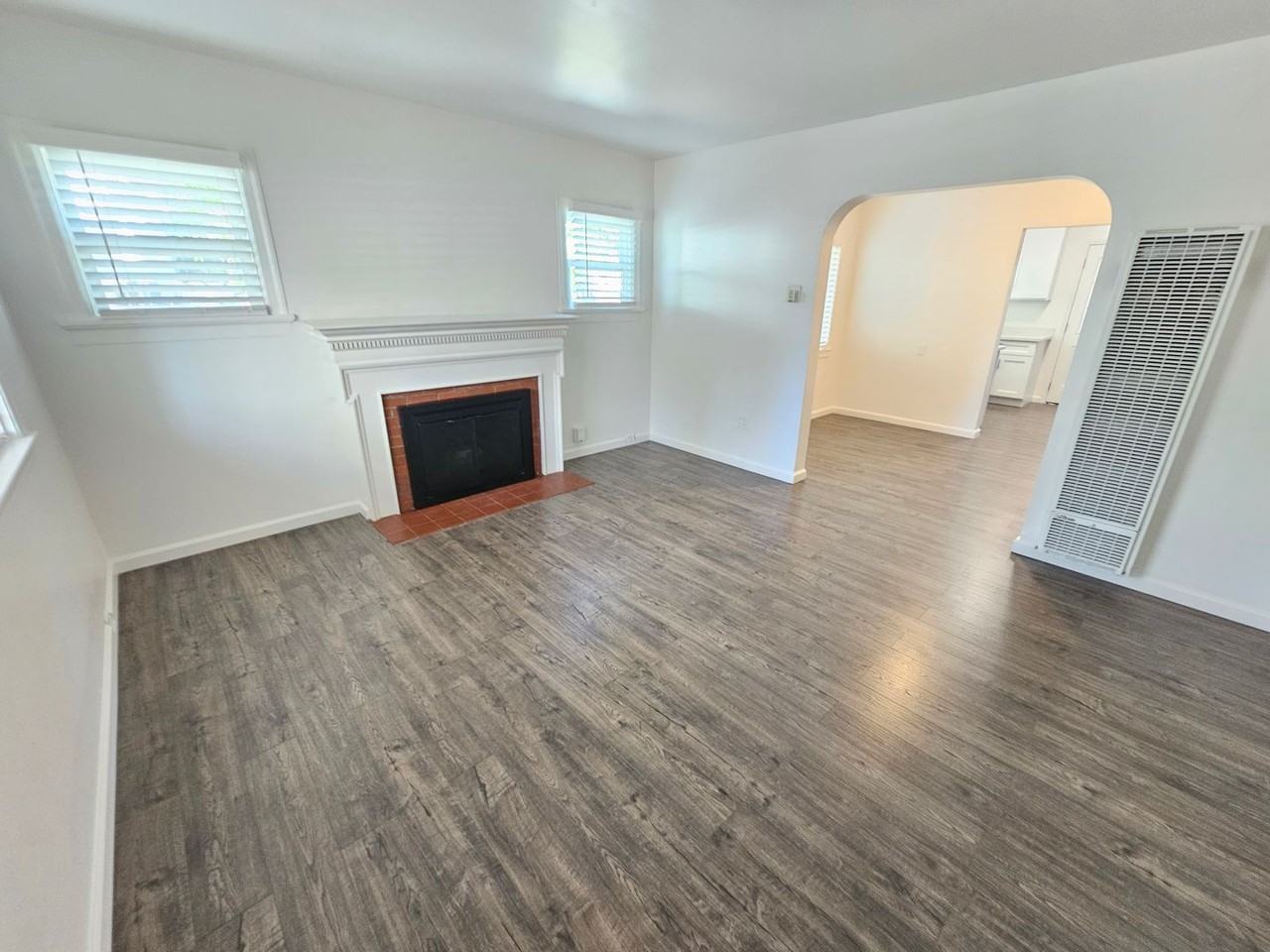 2271 Princeton St - Photo 4 of 18