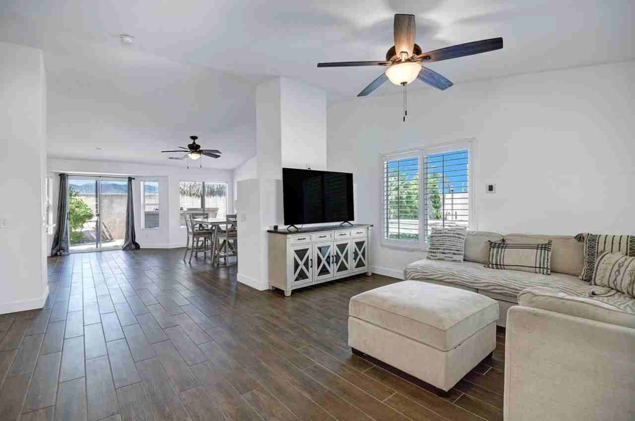 81258 Avenida Esmeralda - Photo 3 of 21