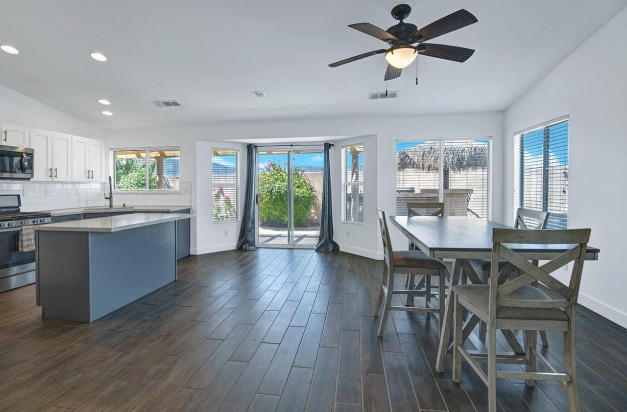 81258 Avenida Esmeralda - Photo 4 of 21