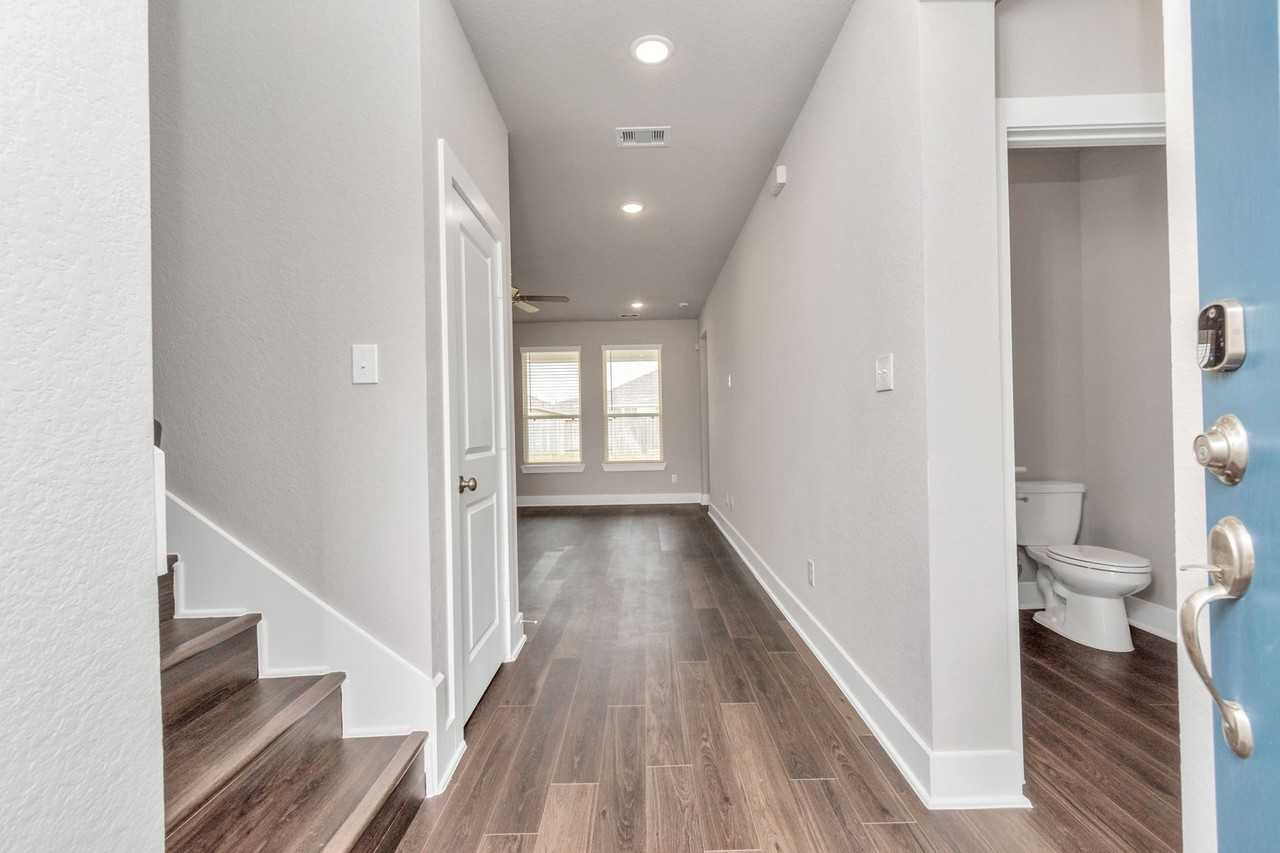 1233 Scarlet Creek Dr - Photo 5 of 24