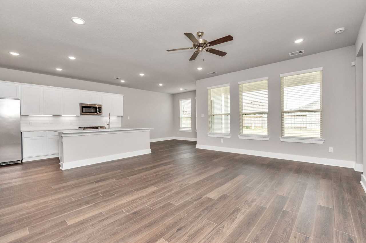 1233 Scarlet Creek Dr - Photo 7 of 24