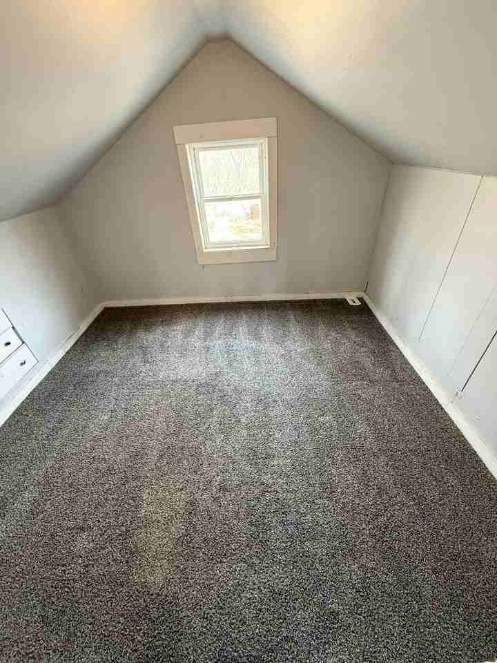 2815 Edmunds Ave - Photo 2 of 16