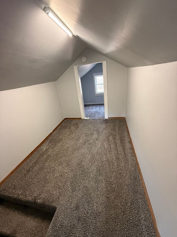 2815 Edmunds Ave - Photo 3 of 16