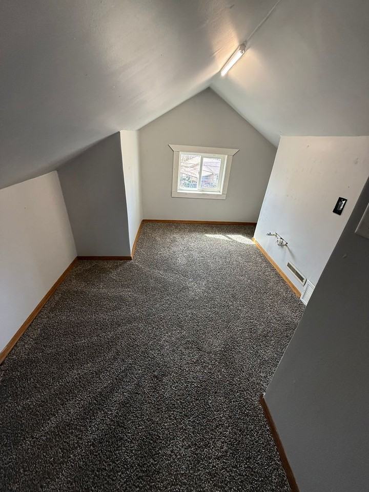 2815 Edmunds Ave - Photo 4 of 16