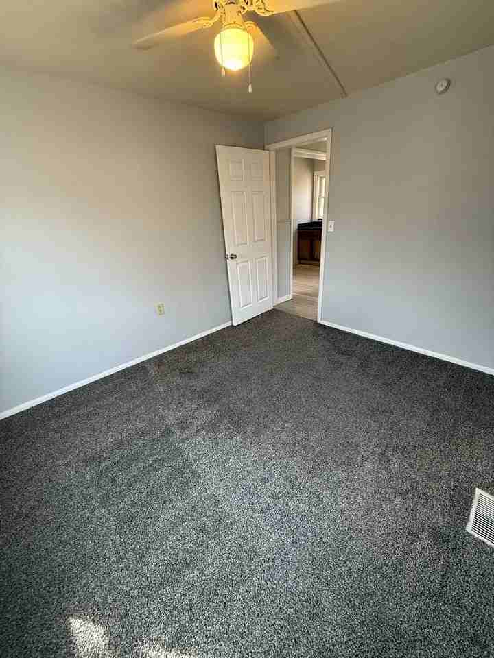 2815 Edmunds Ave - Photo 7 of 16