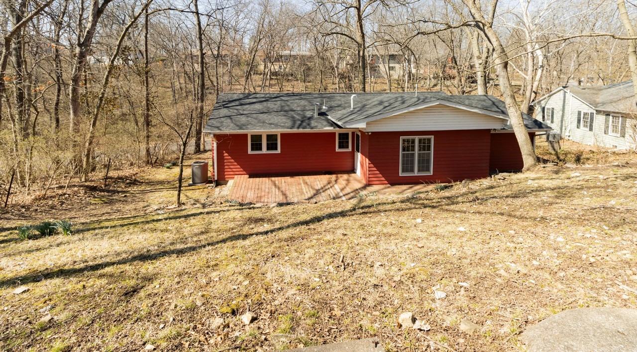 1008 Lakeshore Dr - Photo 2 of 26