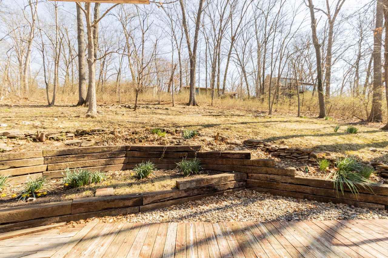 1008 Lakeshore Dr - Photo 3 of 26