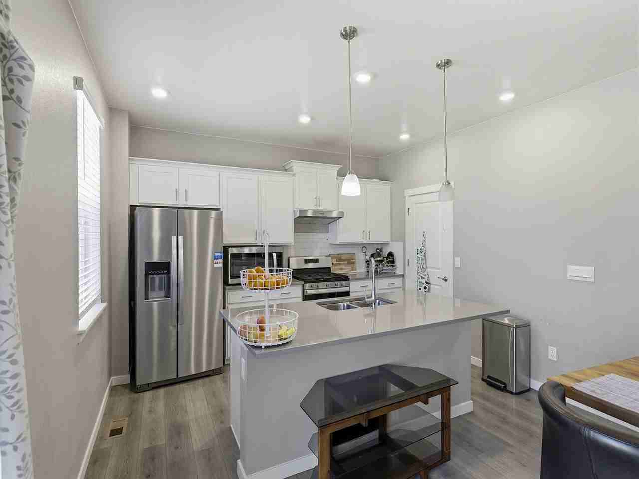 321 N 64th Ave - Photo 5 of 22