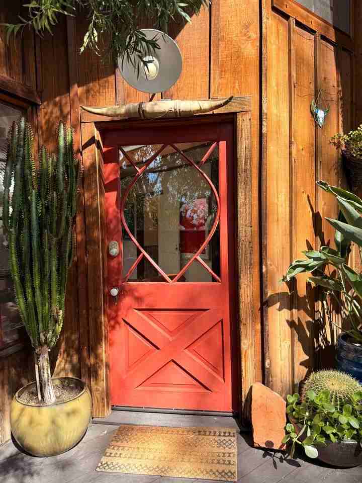 2566 Verbena Dr - Photo 4 of 41