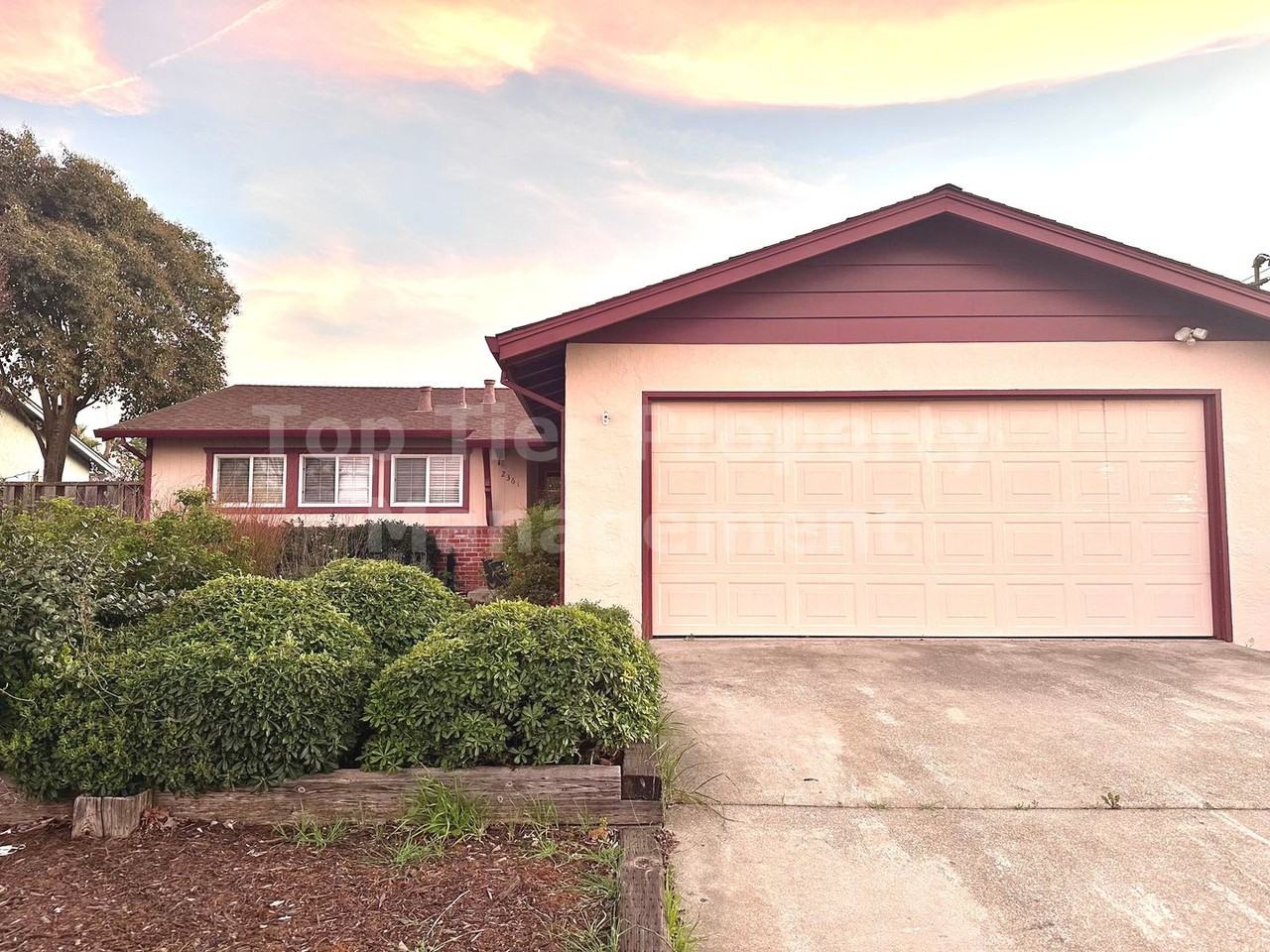 2361 Saint George Dr - Photo 2 of 14