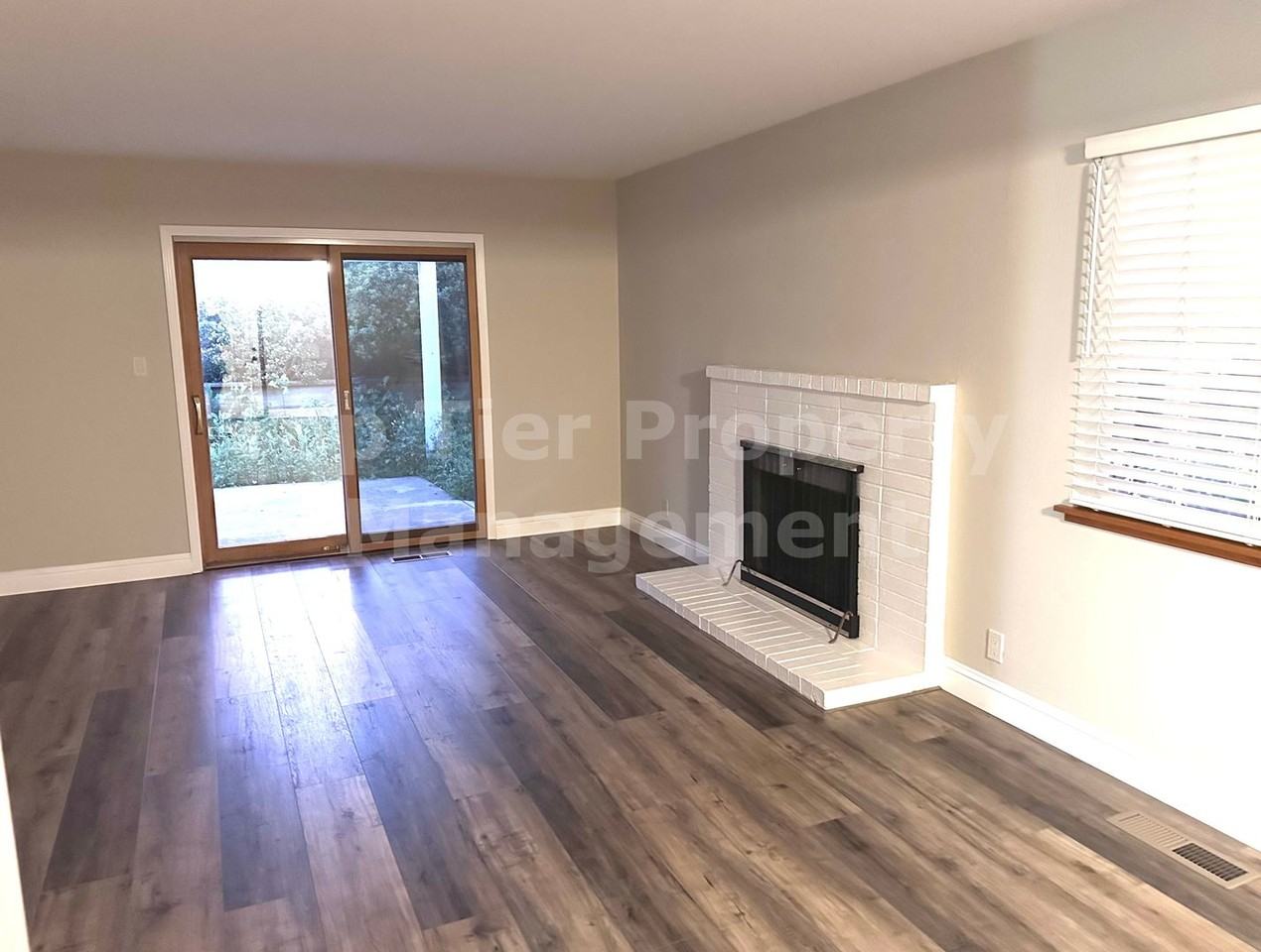 2361 Saint George Dr - Photo 4 of 14