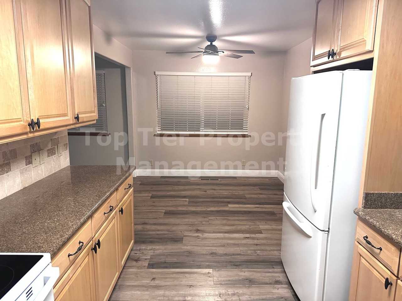 2361 Saint George Dr - Photo 5 of 14