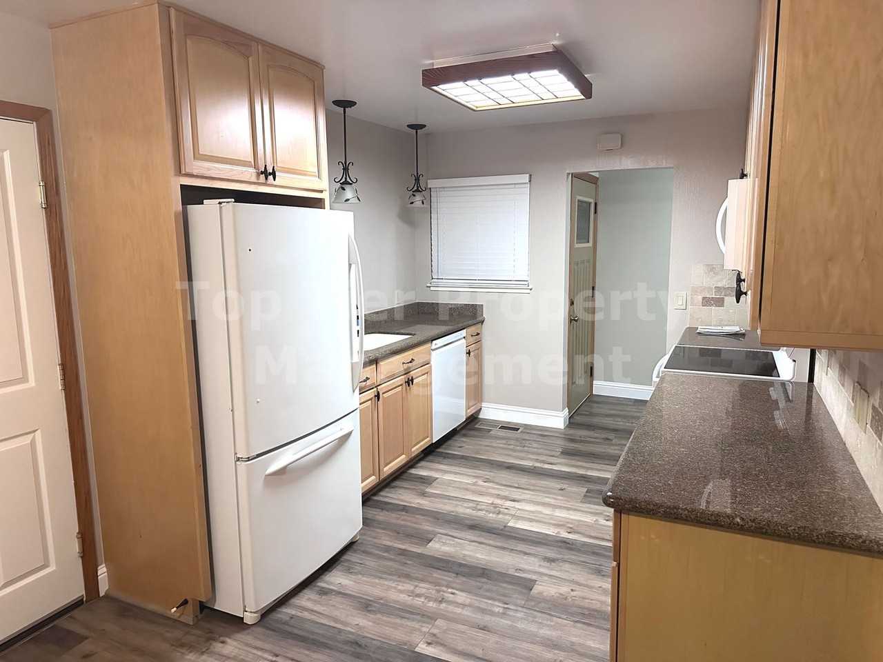 2361 Saint George Dr - Photo 6 of 14