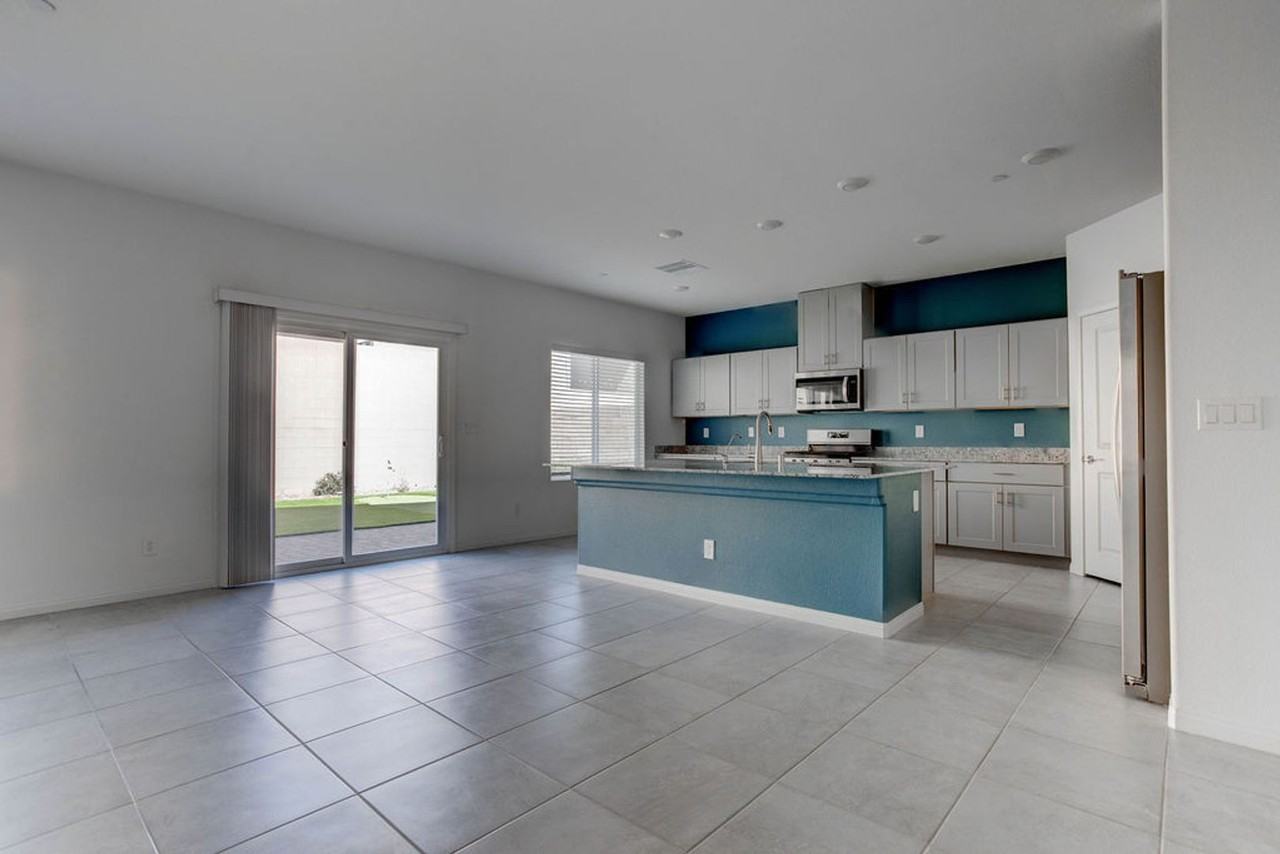 10944 Meridian Fields Ave - Photo 4 of 43