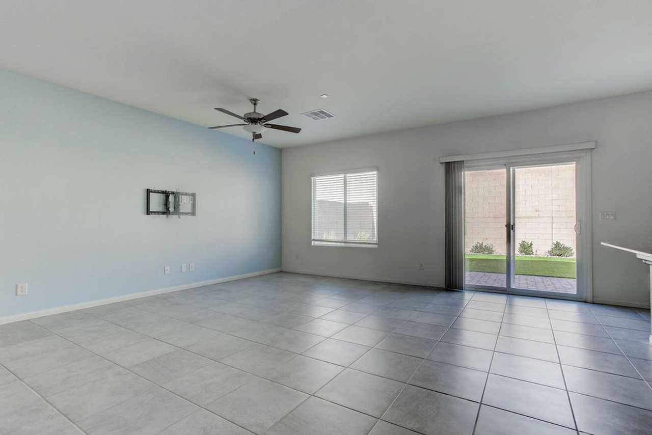 10944 Meridian Fields Ave - Photo 5 of 43