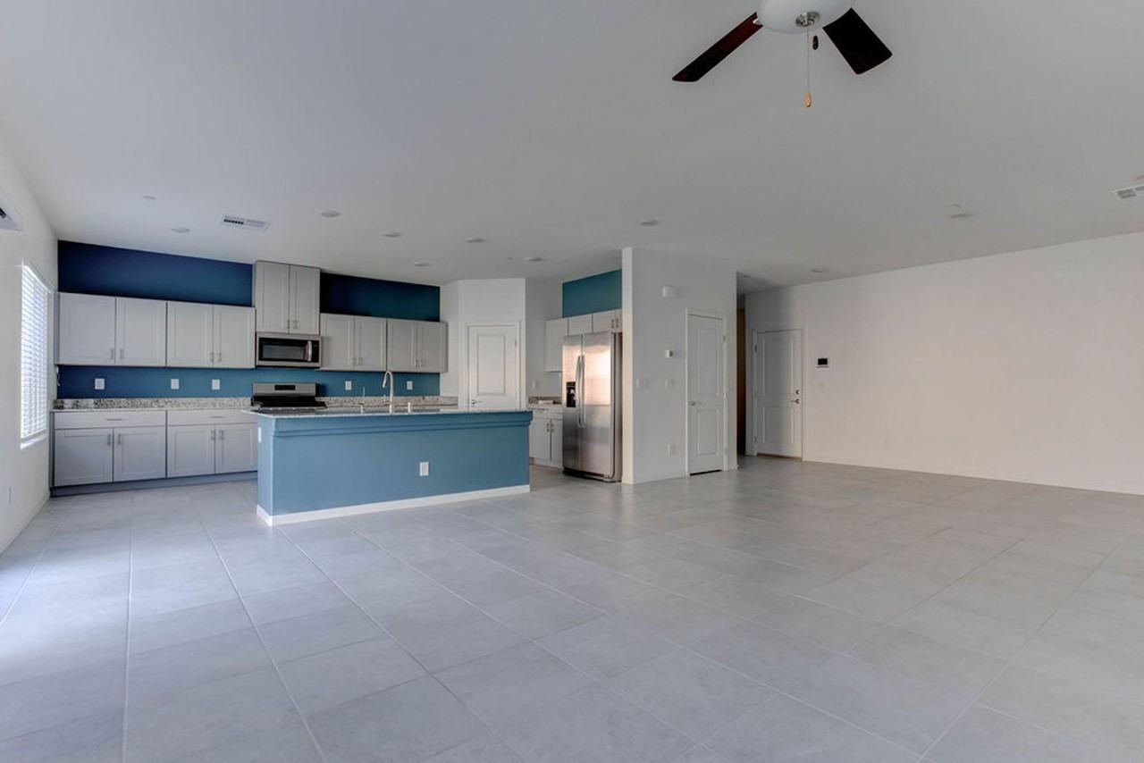 10944 Meridian Fields Ave - Photo 6 of 43