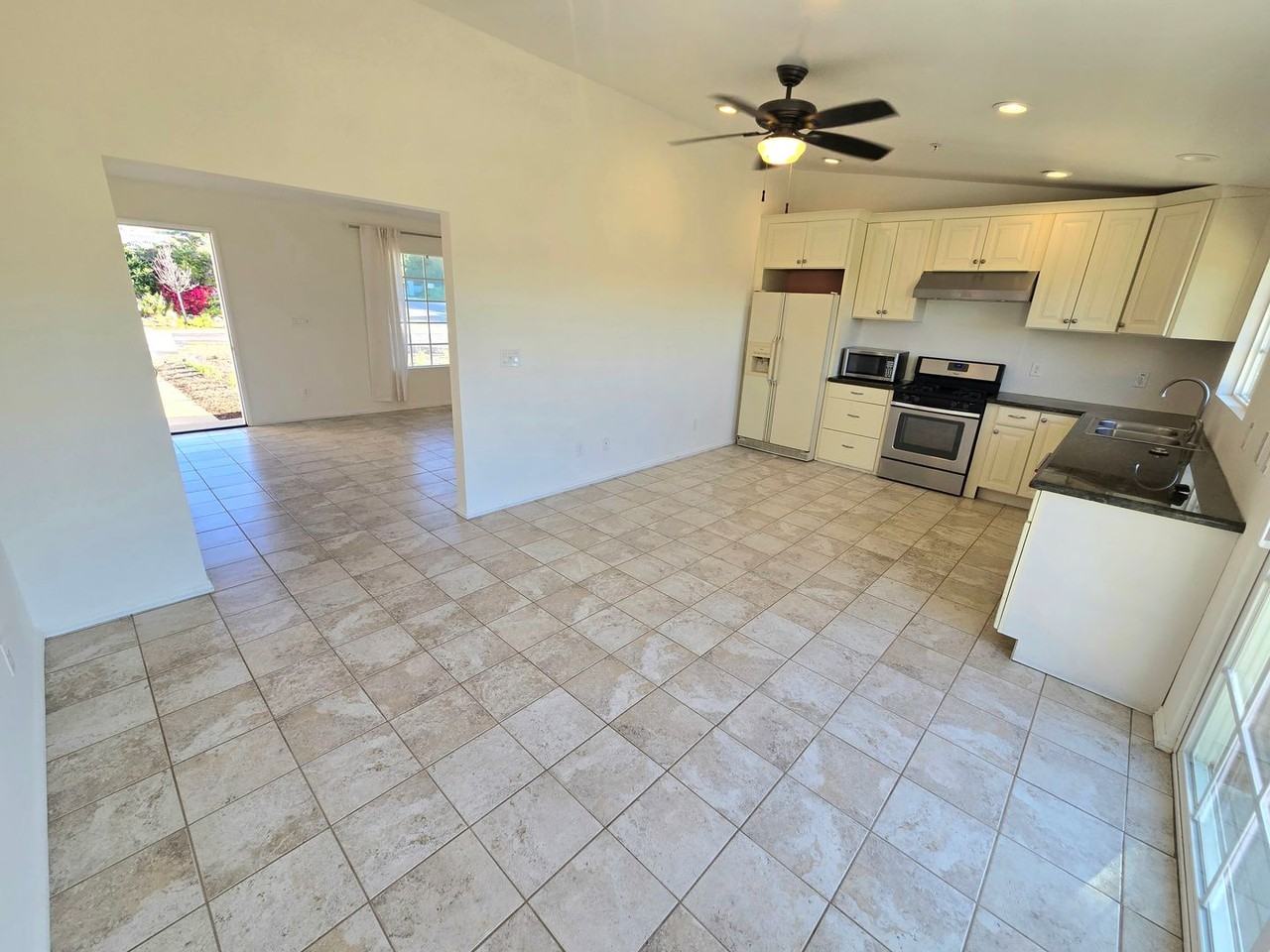 14494 Cambridge St - Photo 6 of 19