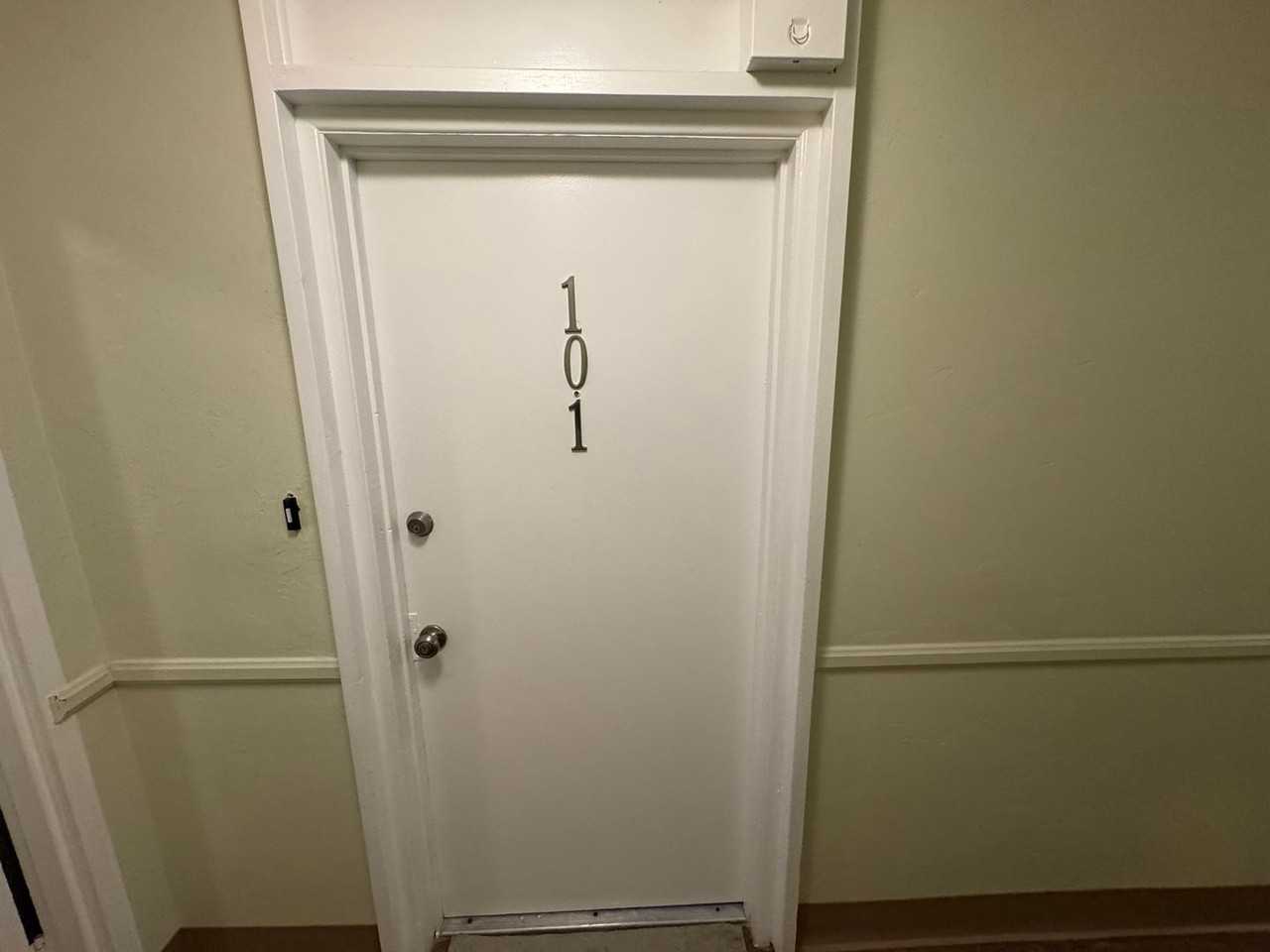 1907 Robinson Ave #101 - Photo 2 of 19